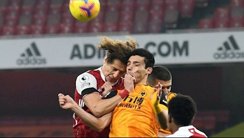 HLV Wolves chia sẻ về tình hình bình phục của ngôi sao nứt sọ