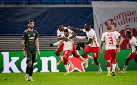 Bị loại khỏi C1, Bruno Fernandes có vài lời muốn gửi MU