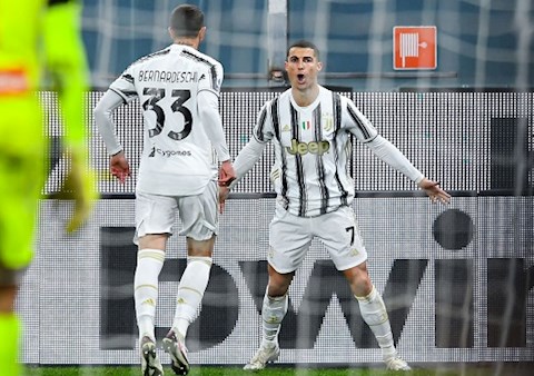 Ronaldo lại tỏa sáng trên chấm 11m, Juventus giữ vững thành tích bất bại