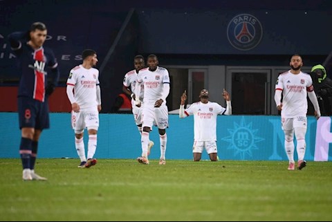 Thua đau Lyon ngay trên sân nhà, PSG mất ngôi đầu Ligue 1 2020/21