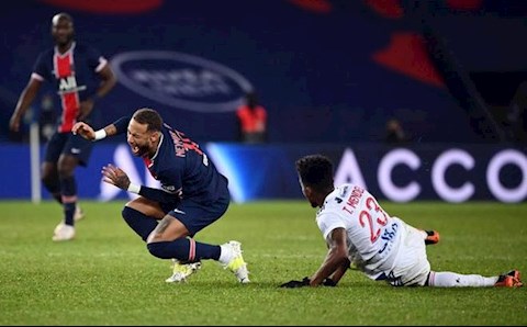 Người khiến Neymar vỡ mắt cá bị dọa giết