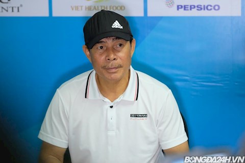 HLV đưa Việt Nam dự World Cup bị kỷ luật vì xâm phạm trọng tài