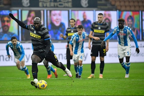 Thắng nhọc Napoli, Inter thu hẹp cách biệt với AC Milan