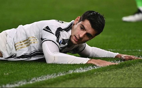 Pirlo nổi giận sau pha tấu hài của Morata ở Serie A