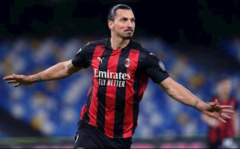 Ibra nổi cáu vì đồng đội... đeo găng tay khi thi đấu