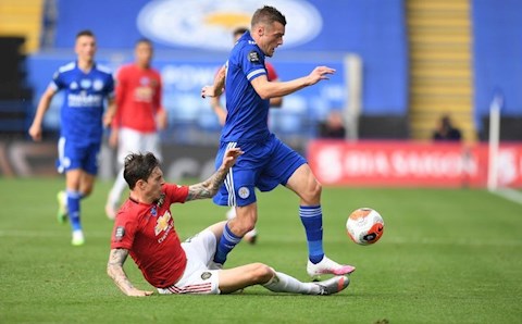 HLV Brendan Rodgers mang tin buồn đến cho MU