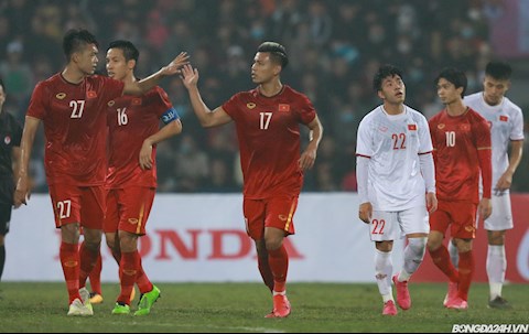 U22 Việt Nam thua bàn do... Mai Xuân Quyết chỉ tay sai hướng