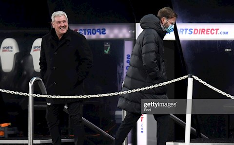 Steve Bruce nói gì khi chặn Liverpool giúp MU?