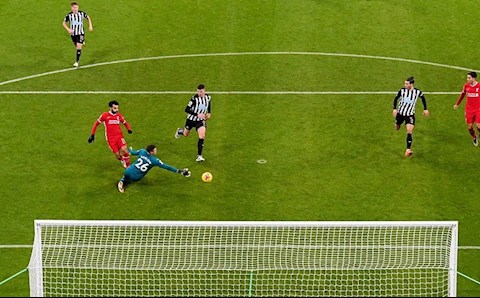 Thủ môn Karl Darlow hóa siêu nhân trong ngày Newcastle cầm hòa Liverpool