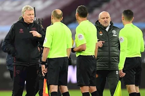 West Ham thua ngược MU, Moyes trút giận lên trọng tài