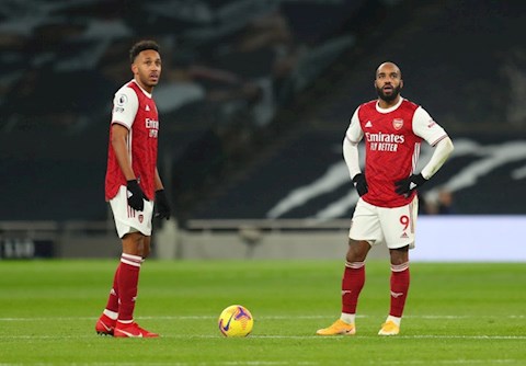Arsenal tiếp tục đè bẹp West Brom đầy thuyết phục: Vẫn là hào quang thánh Persie