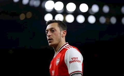 Ozil chịu giảm lương, sẵn sàng chia tay Arsenal
