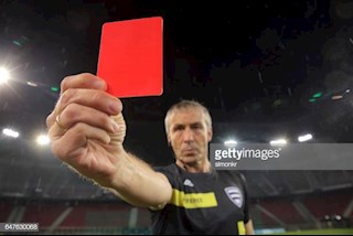 Tiết lộ thú vị: Trọng tài càng... lùn, cầu thủ càng sợ vì điều này!