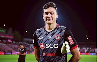 Hàng thủ yếu của Muangthong giúp Văn Lâm thử thách bản thân nhiều hơn