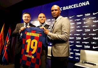 Sang Barca, Braithwaite không dám báo với vợ