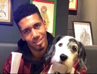 “Thành viên gia đình” bị đầu độc chết, Smalling thề truy lùng ra kẻ thủ ác