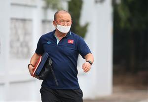 Ngại lây bệnh cho cộng đồng, HLV Park Hang Seo tự cách ly 14 ngày