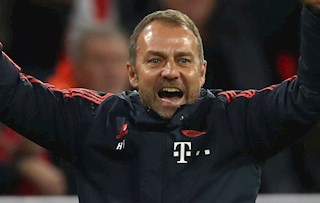 Giám đốc Bayern khéo léo báo tin mừng cho HLV Flick
