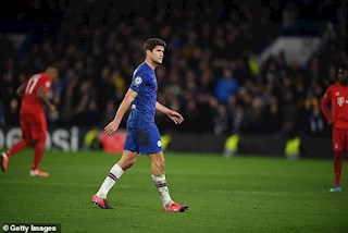Đánh nguội Lewandowski, Marcos Alonso tái lập thành tích của John Terry