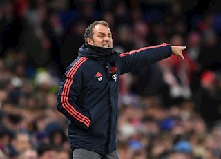 Được Premier League chèo kéo, HLV Bayern có bị phân tâm?