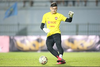 Văn Lâm cùng đồng đội tại Muangthong United nghỉ tập vì Covid-19