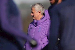 Mourinho hối hận vì nhận lời yêu Tottenham