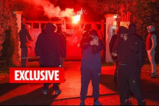MU chỉ trích báo Anh vì đưa tin Ed Woodward bị đốt nhà