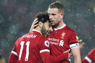 Sự thật bất ngờ khiến hàng loạt sao Liverpool đón quý tử cùng nhau