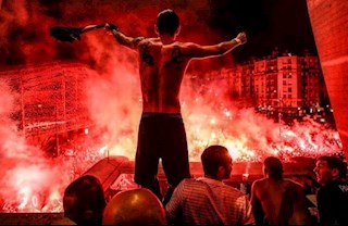 Mặc dịch bệnh Covid-19, CĐV PSG vẫn tụ tập quẩy hết mình