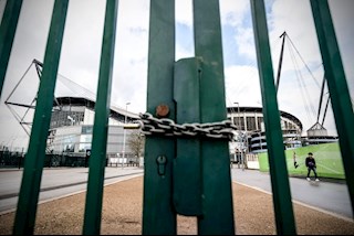 Chùm ảnh: Sự hoang tàn của nước Anh khi Premier League bị huỷ