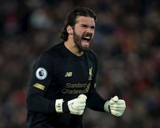 Bất chấp lệnh cấm, Alisson vẫn đến trung tâm huấn luyện của Liverpool