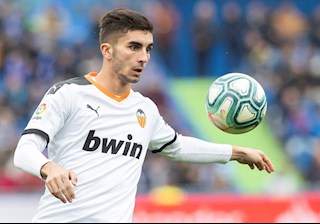 Sao Valencia báo tin cực vui cho Real và Barca