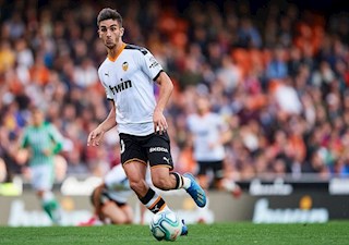 Barca muốn vượt mặt Real vụ sao khủng Valencia