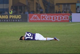 Thành Chung khiến thầy Park thót tim ở trận đấu với Nam Định