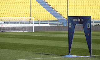 Bị ép ra sân dù COVID-19 hoành hành, cầu thủ Serie A dọa đình công