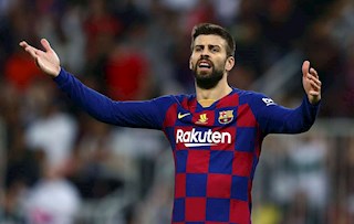 Pique bảo vệ trợ lý HLV giận quá mất khôn của Barca