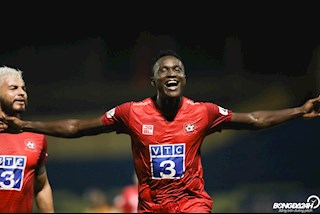 ẢNH: HLV người Italia bực tức sau siêu phẩm của Hải Phòng FC