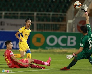 VIDEO: Văn Đức sút panenka đẳng cấp chẳng kém Công Phượng