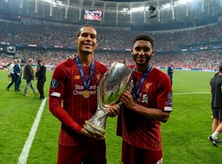 Virgil van Dijk “kết” Joe Gomez nhất