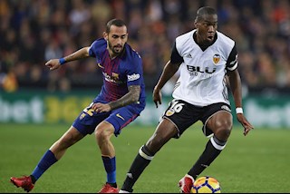 Valencia chỉ bán tiền vệ Kondogbia cho Tottenham nếu...