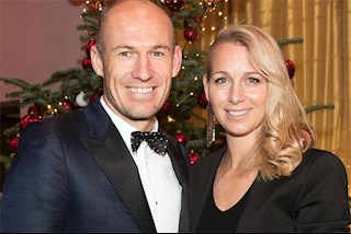 Vợ cựu danh thủ Robben vật lộn với virus corona