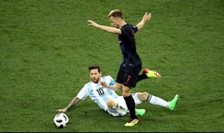 Sao Barca ăn no gạch đá vì đăng ảnh “dìm hàng” Messi