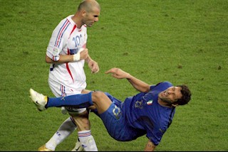 Materazzi thừa nhận sẵn sàng “hy sinh” để triệt hạ Zidane