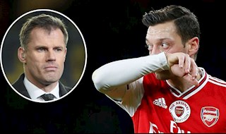 Thêm một tên tuổi sỉ vả Ozil vì thói ‘uống nước không chừa cặn’
