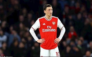 Người cũ khuyên Arsenal bán Ozil và chiêu mộ Grealish thay thế