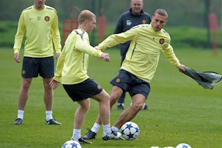 Huyền thoại Man United tiết lộ thường phải né Vidic ở các buổi tập