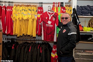 Morecambe FC và tinh thần Đói cho sạch, rách cho thơm trong thế giới bóng đá thời Covid-19 (P2)