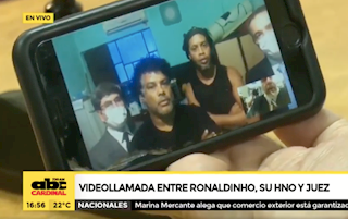 VIDEO: Khoảnh khắc Ronaldinho mừng rỡ khi được thông báo ra tù