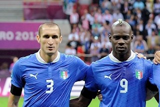 Sau chỉ trích, Chiellini nhận sai và xin lỗi Balotelli