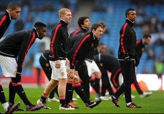Huyền thoại Paul Scholes đã sử dụng đôi giày rẻ tiền trong ngày tái xuất MU